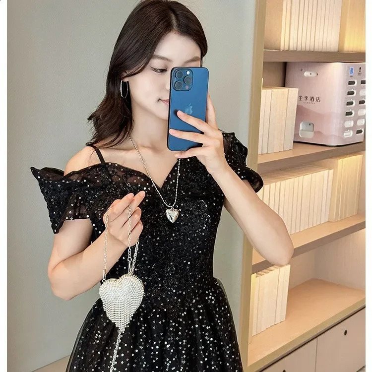 Chain Acrylic Set with Diamond Women Clutch Bag Fashion Hand Bag Heart Metal Tassel Evening Clutch for Party 250122