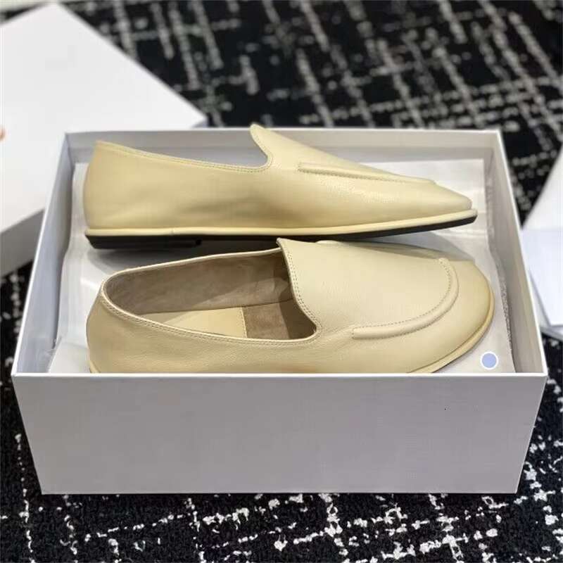 The new Lefu shoes are made of soft and feature fitted silhouette with a classic circular scalp leather ing, which
