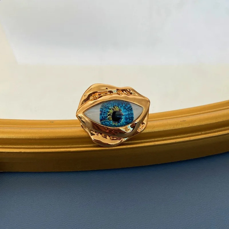 Vintage Jewelry Eye Open Ring 250121