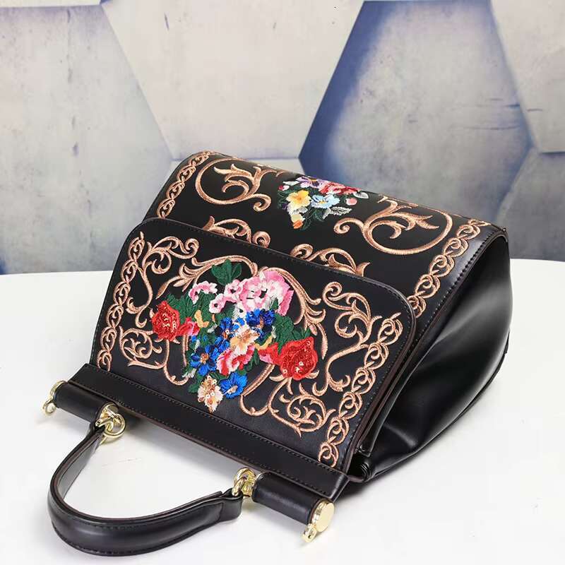 VM FASHION KISS Hand Ladies Embroidered Frame Bag Designer Women's Shoulder Ral Handbags Crossbody Bags