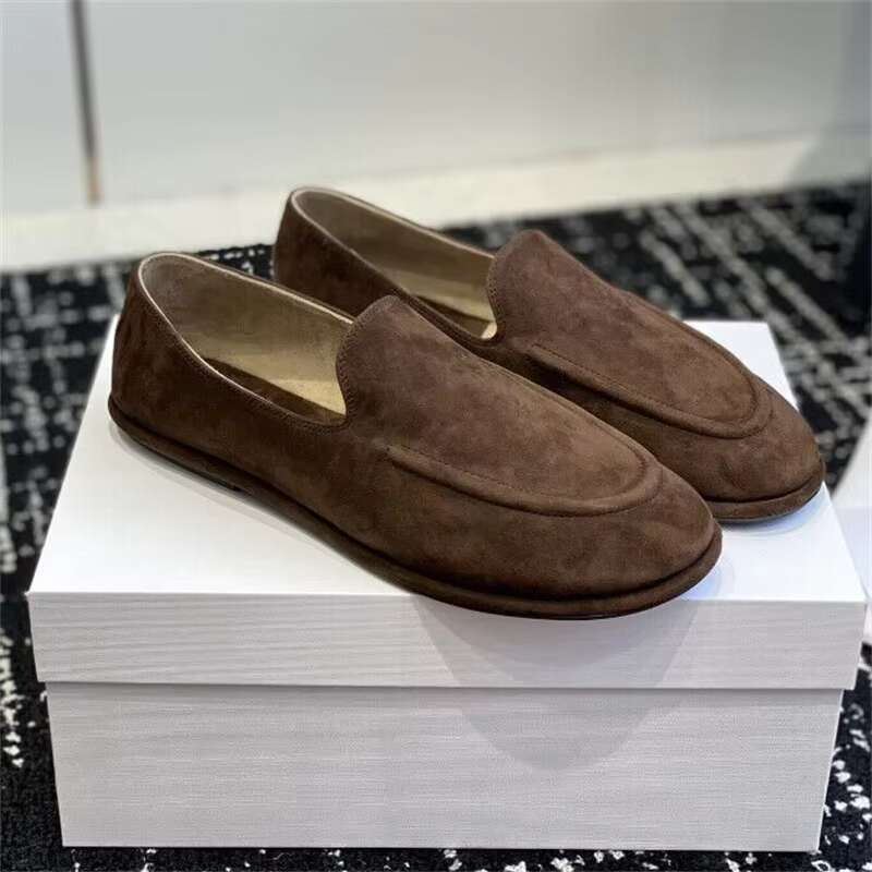 The new Lefu shoes are made of soft and feature fitted silhouette with a classic circular scalp leather ing, which
