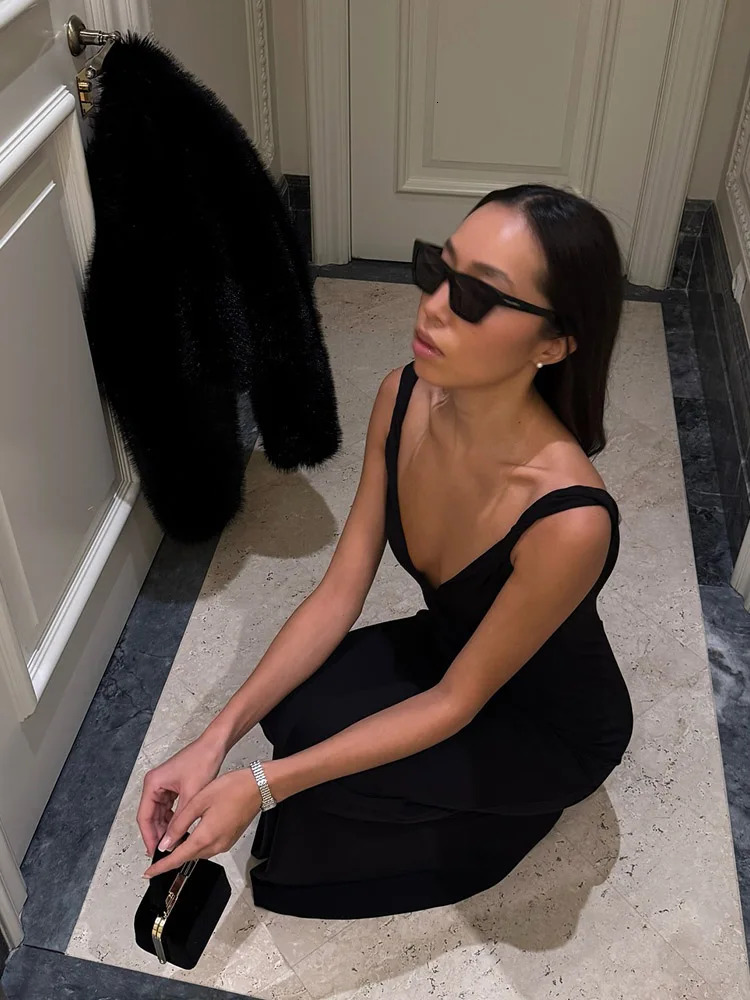 CNYISHE Backless V Neck Solid Folds Camisole Casual Bodycon Sheath Women Dresses Sleeveless Fashion Sexy Club Female Vestidos 250113