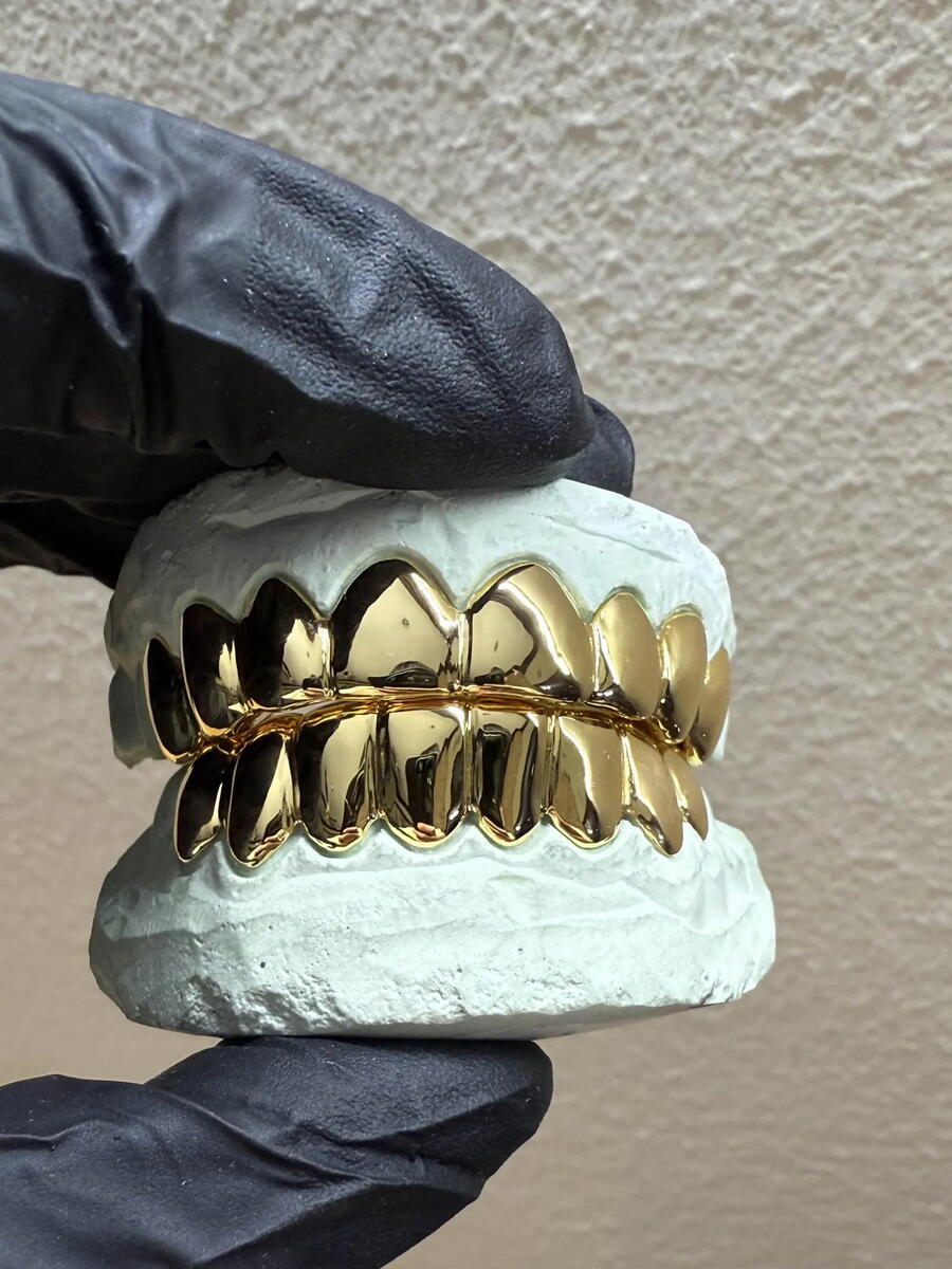 2025 New Wholesale Mens Hip Hop Gold Teeth Sier Top & Bottom Iced Out Grillz Dental Moissanite Grill