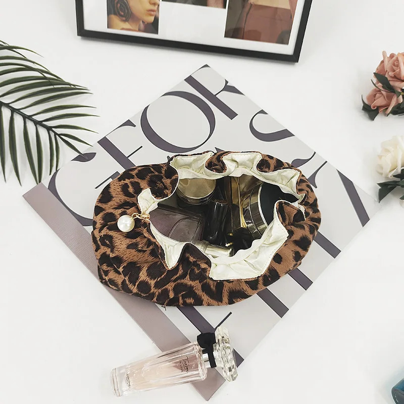 Fashion Women Pearl Zipper Makeup Bag Large Capacity Toiletry Travel Organizer Pouch Ladies Leopard Printed Make Up Bags Gift 250731
