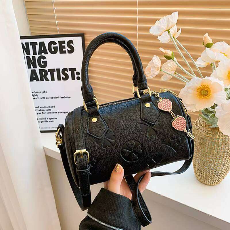 DHessentials Women's Boston Bag Full Matching Leather Crossbody Pillow, Equipped with Polyurethane Lining and Chain Decoration, Suitable for Comm