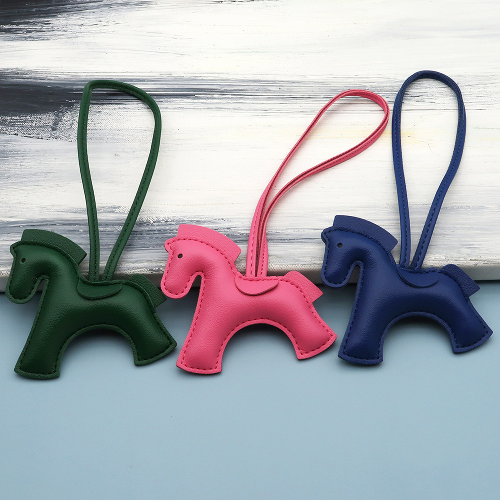Pony Design Key chains Mix Colors Fashion Horse Animal Charms Keyrings Key Chains Pu Leather Cartoon Tassel Bag Purse Charms Cute Key rings Accessorie