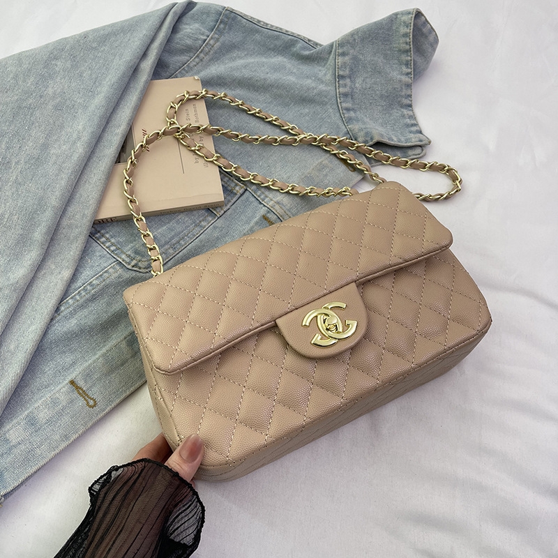 Free delivery designer bag tote bag Unique texture single shoulder crossbody bag underarm bag A small bread roll