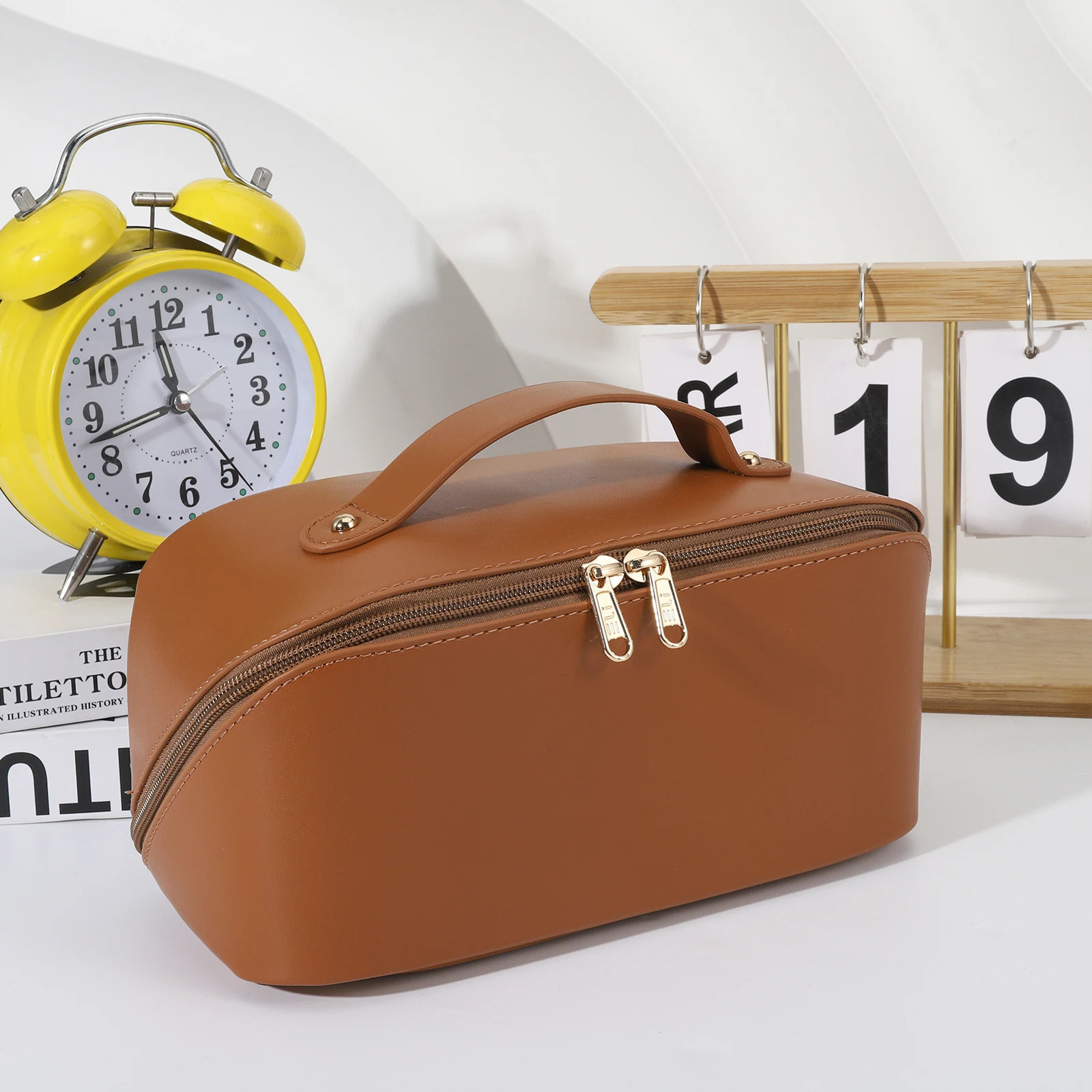 Travel Makeup Bag with Divider and Handle Portable PU Leather Waterproof Toiletry Bag Large Capacity Cosmetic Bags for Women 250731