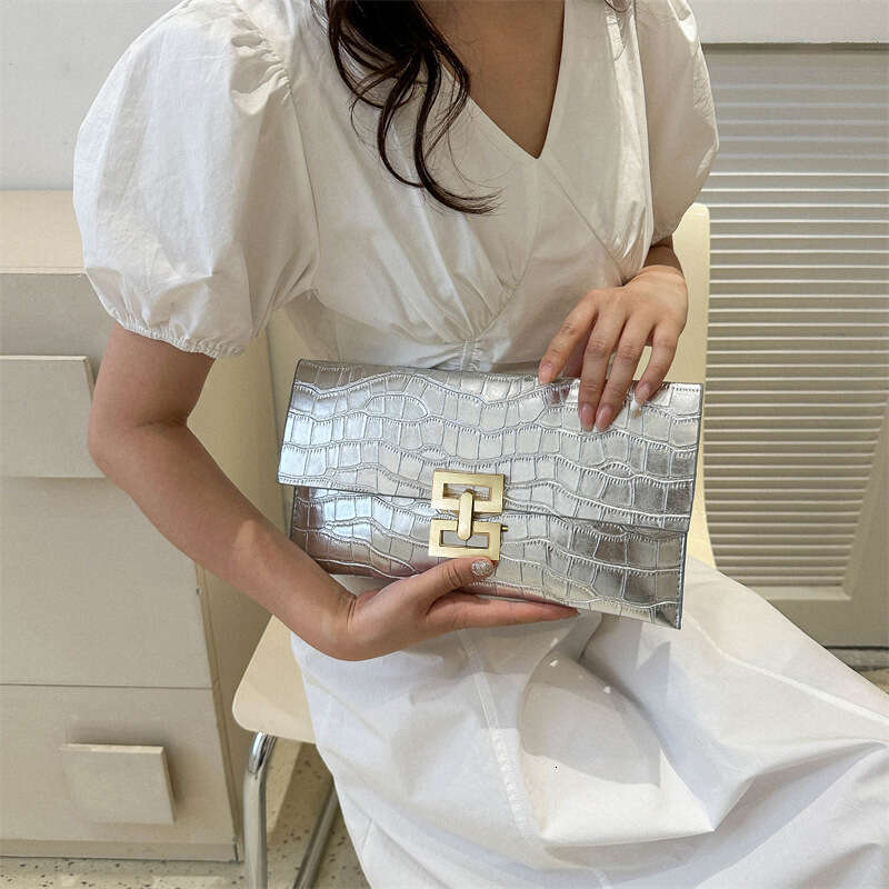 Casual Envelope Bag for Women Fashion Simple Clutch Bag Gold Silver Dinner bag Evening Bag Small Square Bag Female Purses Wallet