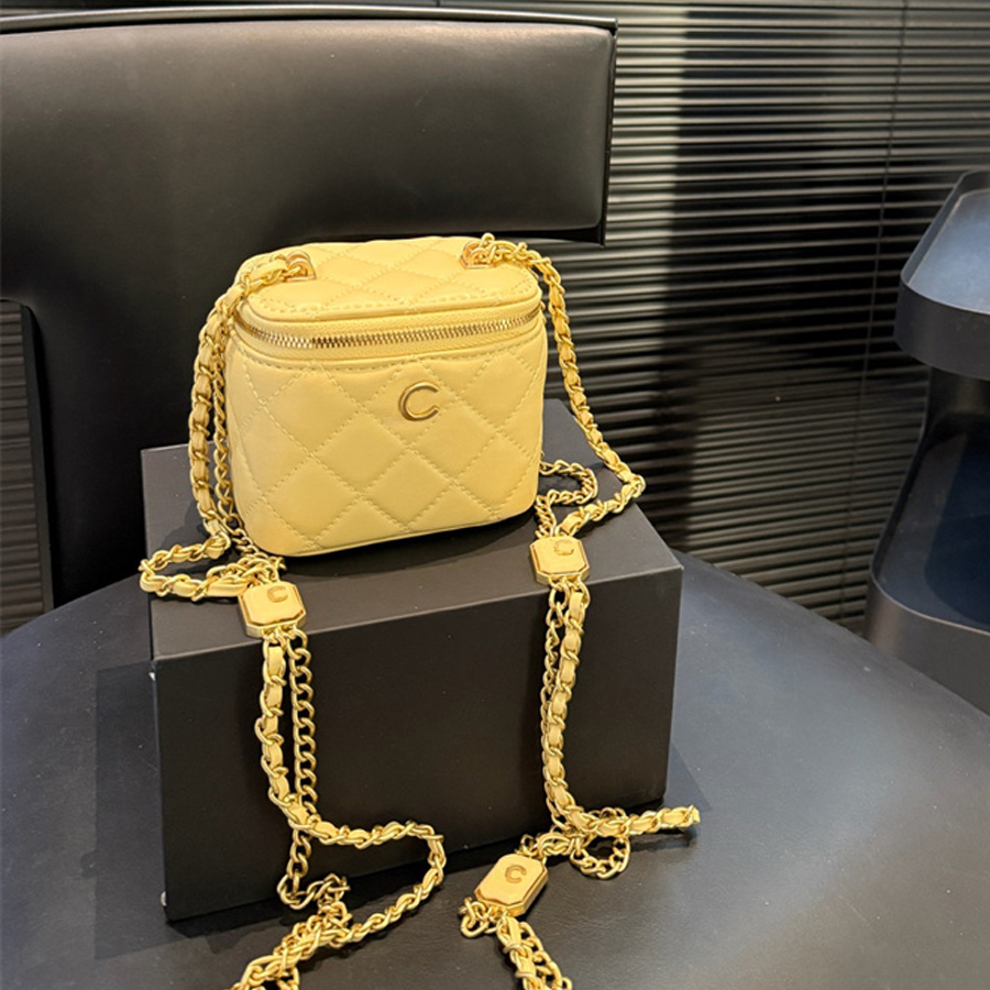 Designer Makeup Bag Women Casual Crossbody Bag Luxury Mini Bags Classic Diamond Lattice Letter Shoulder Bag Women Elegant Bag Fashion Casual Chains Crossbody Bag