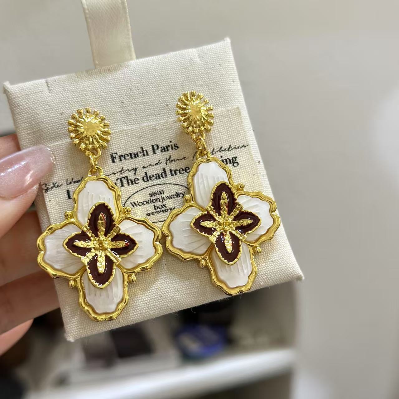 French Oil Drop Flower Earrings for Women, Niche Style, Elegant and Luxurious, Vintage Earrings, Ear Jewelry