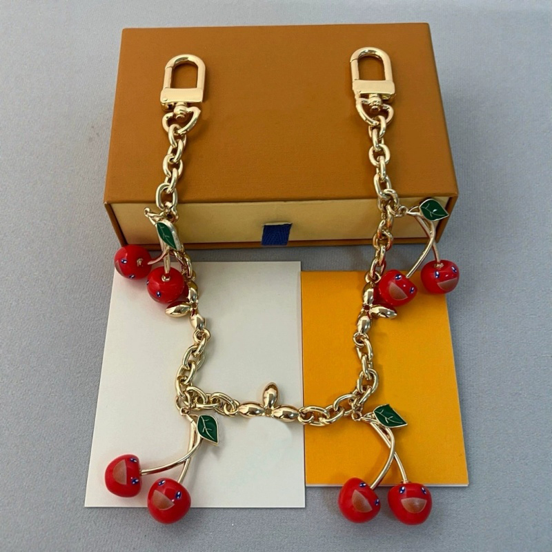 Luxury key chain wallet designer cherry charm keychain designer women letter flower pendant keyrings diy renovation bag accessories versatile top quality faf246