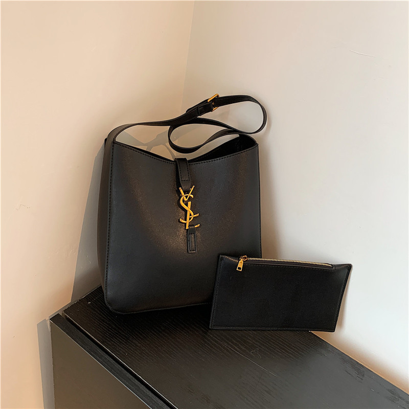 2025 Free shipping designer bags for womens Shoulder bags beige khaki black New shoulder bag trend crossbody bucket bag
