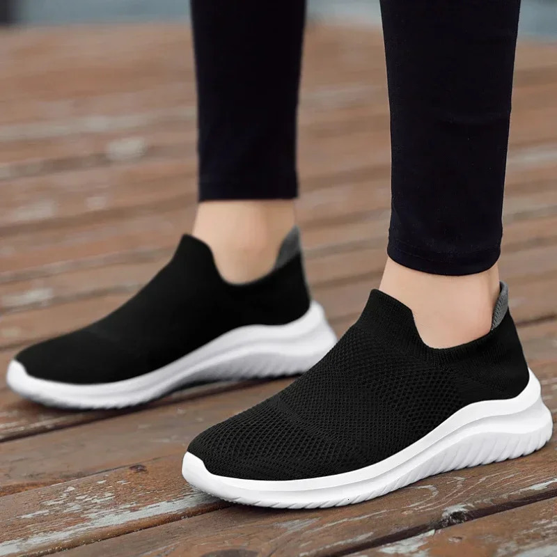 Men Sneakers Unisex Casual Shoes Soft Sole Slip-On Vulcanized Shoe Lightweight Loafers Plus Size Walking Men Shoes Tenis Hombres 250731