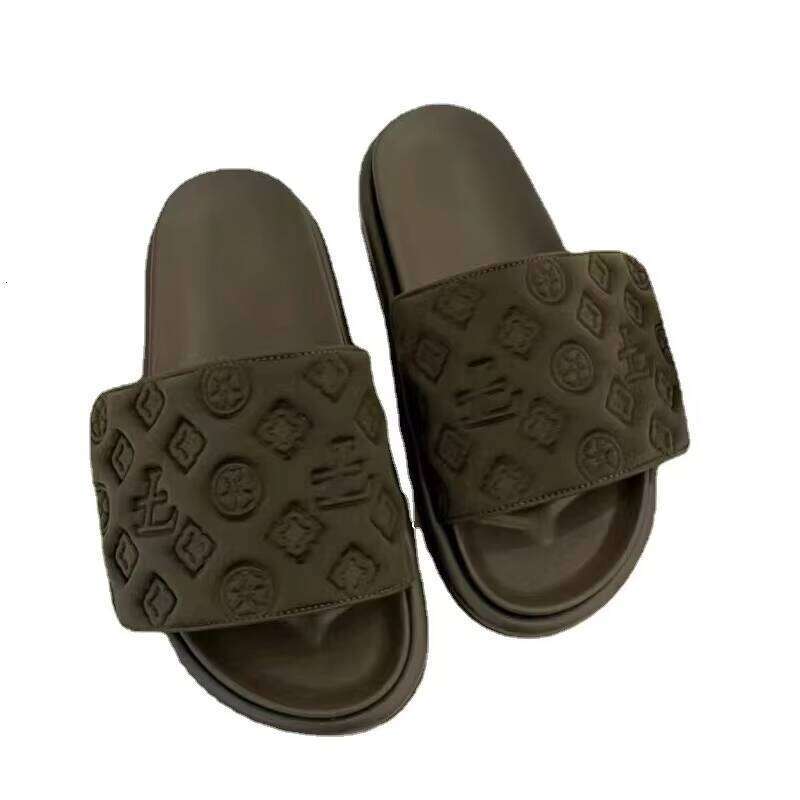 DHgadgets Luxurious Design Magic Pressed Beach for Men and Women, Fashionable Women's Sandals, Large Men's Slippers