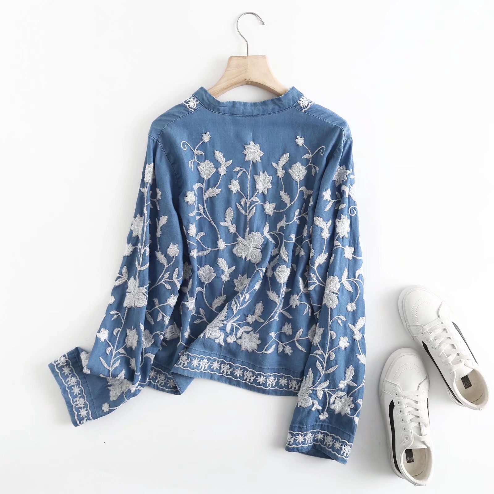 2024 Autumn Winter New Elegant Ethnic Style V-neck Embroidered Shirt Women Long Sleeve Short Top 230826