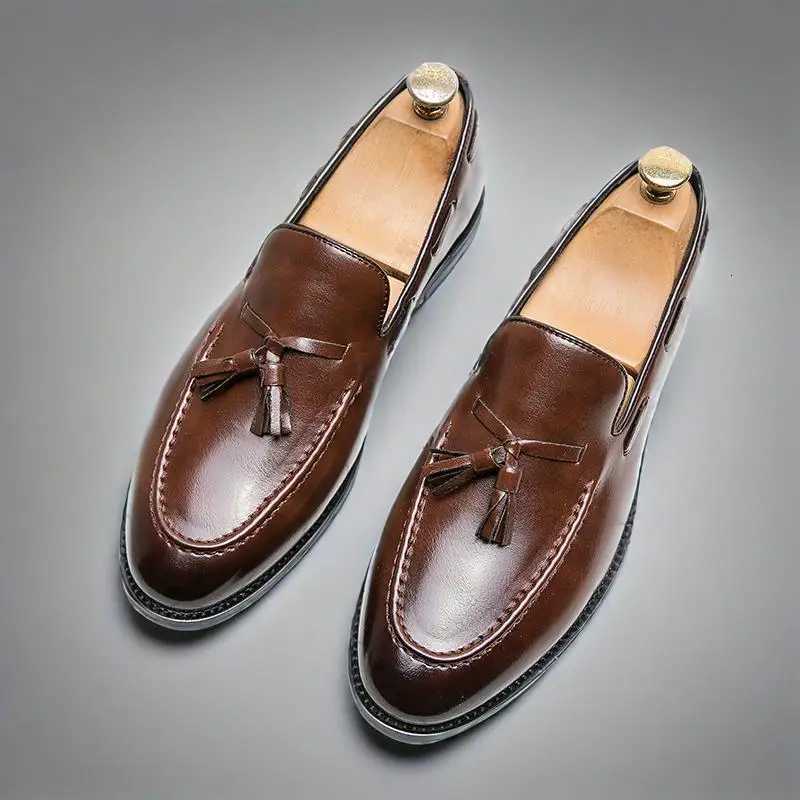 100% Genuine Leather Mens Brogues Shoes High Quality Social Leather Shoes British Tassels Formal Leather Men Wedding Business Dress Leather Shoes Male