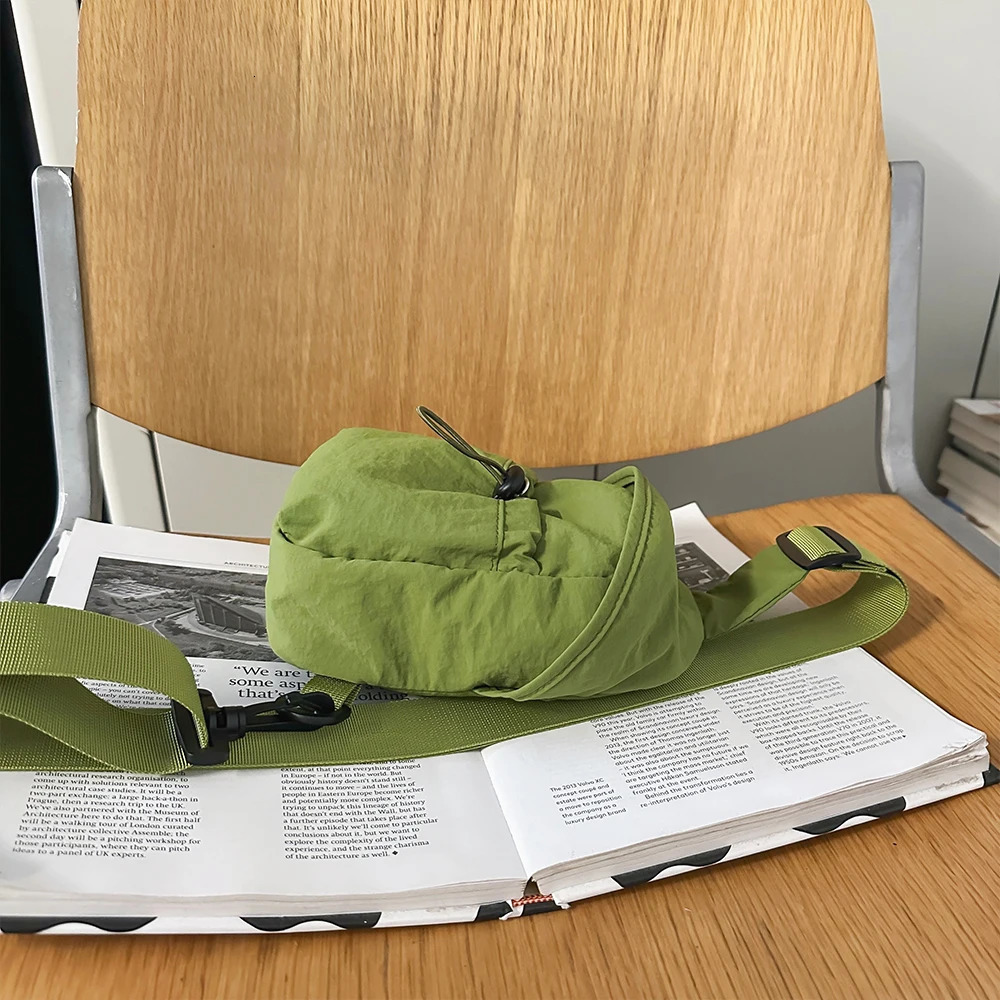 Summer Outdoor Lightweight Crossbody Bag for Men and Women Brown Canvas Chest Bag Sports Phone Bag 250731