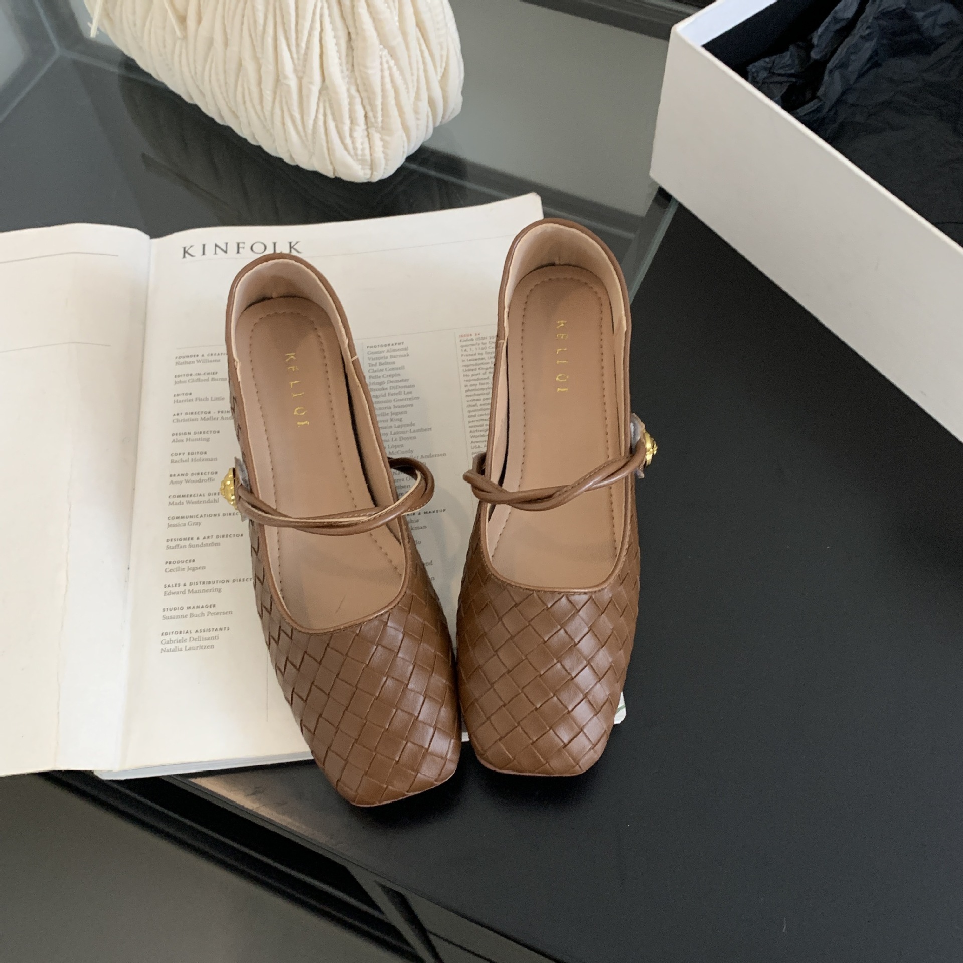Fashionable Outdoor European And American Flat Women's Shoes Designer French Retro Woven Square Shoes For Women Classic Fashion Casual Hidden Wed