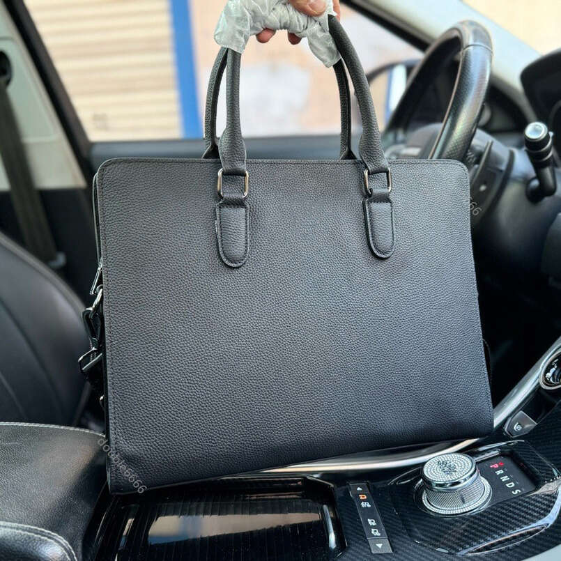 Briefcase classics Business Crossbody Handbag Fashion Men Shoulder Bag Leather Laptop package Man Computer Bags Postman bag Work bag, travel bag File package