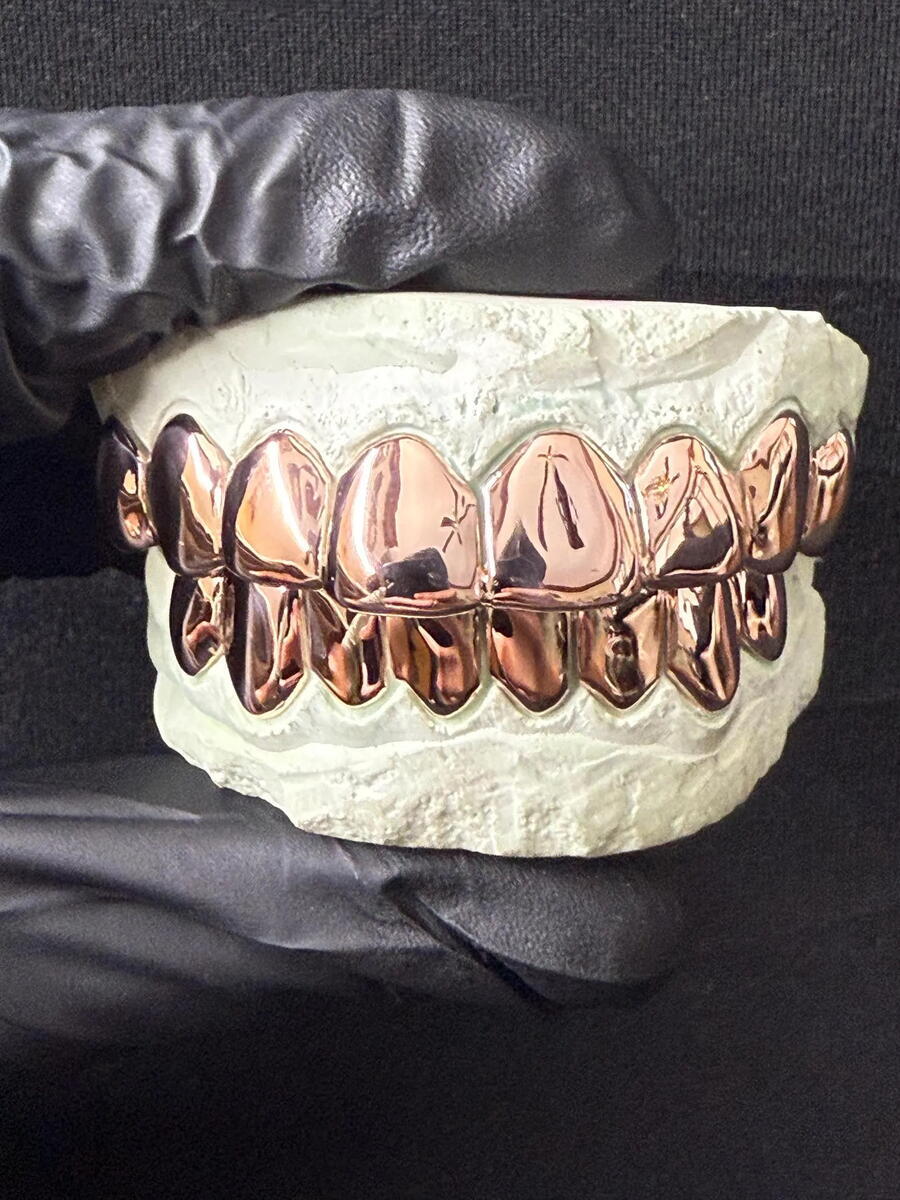 2025 New Wholesale Mens Hip Hop Gold Teeth Sier Top & Bottom Iced Out Grillz Dental Moissanite Grill