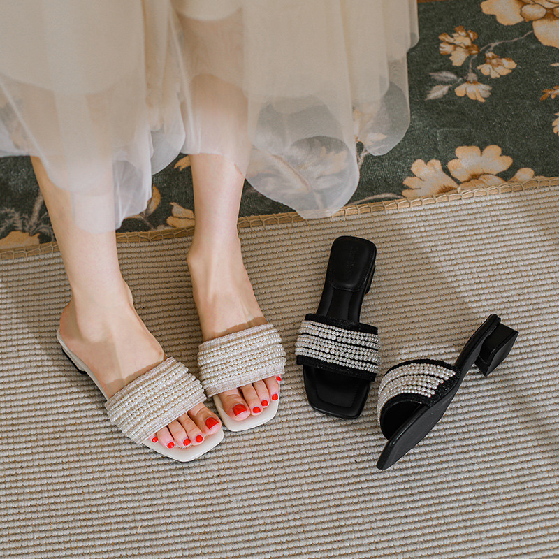 2025 New Women's Designer Pearl Single-strap Thick-heeled Slippers Summer Outdoor Women's Beach Sandals Square Toe Solid Color Pearl Thick-s