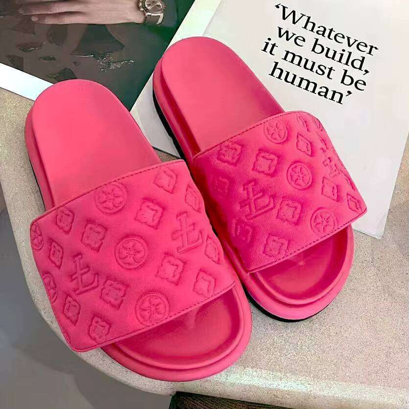 DHgadgets Luxurious Design Magic Pressed Beach for Men and Women, Fashionable Women's Sandals, Large Men's Slippers