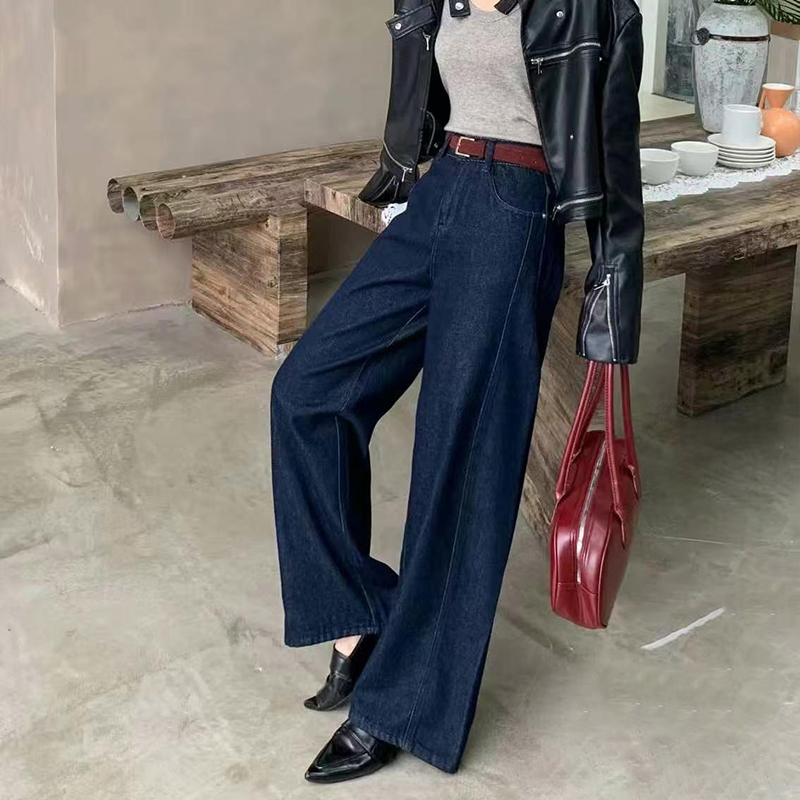 High-waisted, loose, slimming and sagging denim wide-leg jeans