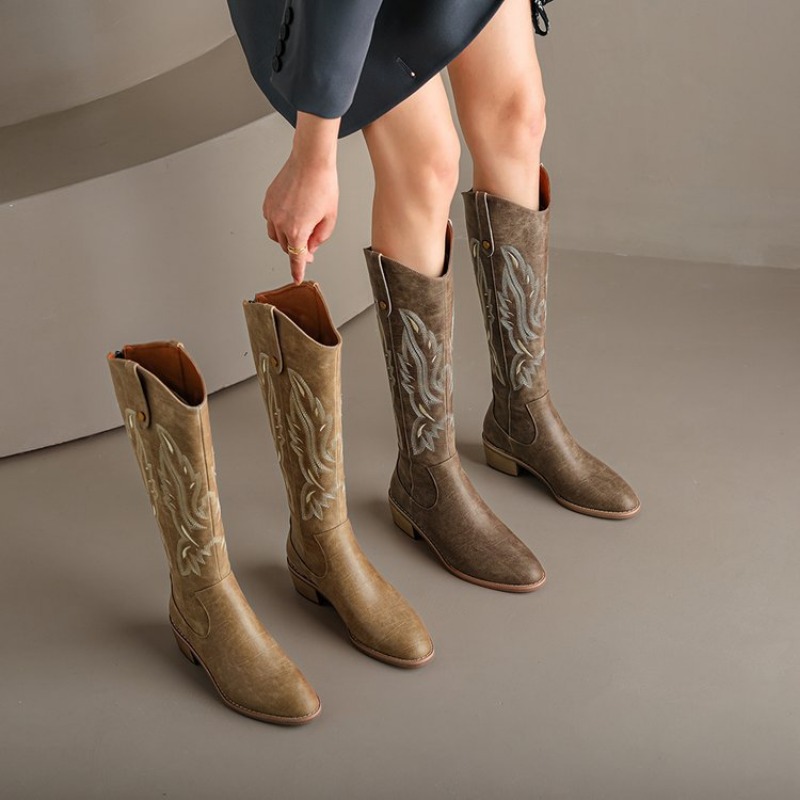 Chic Feminine Rodeo Style Spur-Themed Riding Shoes for Trendsetting Enthusiasts