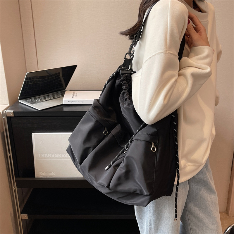 2025 New trend Winter Women s Shoulder Bag Trendy Fashion Large Capacity Simple Casual Student Crossbody Bag