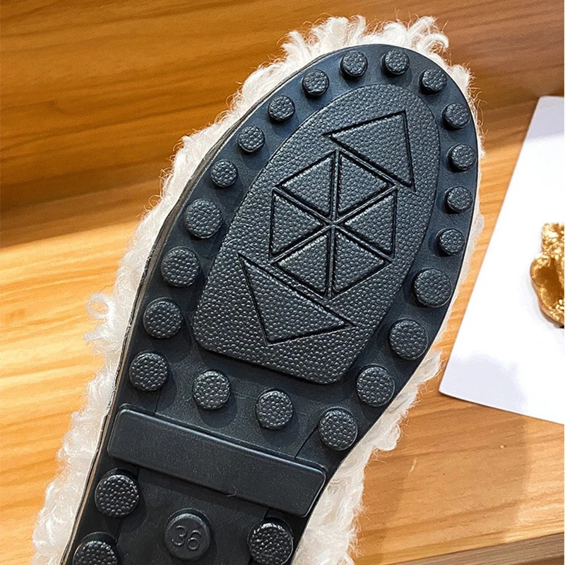 Womens plush cotton shoes Winter outdoor warm snow boots Flat bottomed Lefu shoes Lambhair Butterfly decoration Large 41 250731