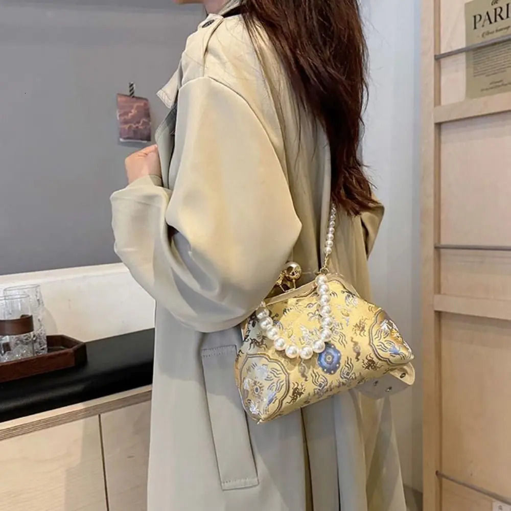 Pearl Chinese Style Handbag Shoulder Cheongsam Accessories Hanfu Clutch Bag Elegant Kiss Lock Embroidery Banquet Bag Banquet 250731
