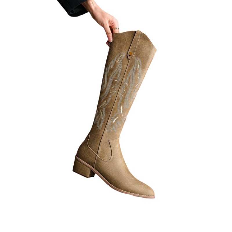 Chic Feminine Rodeo Style Spur-Themed Riding Shoes for Trendsetting Enthusiasts