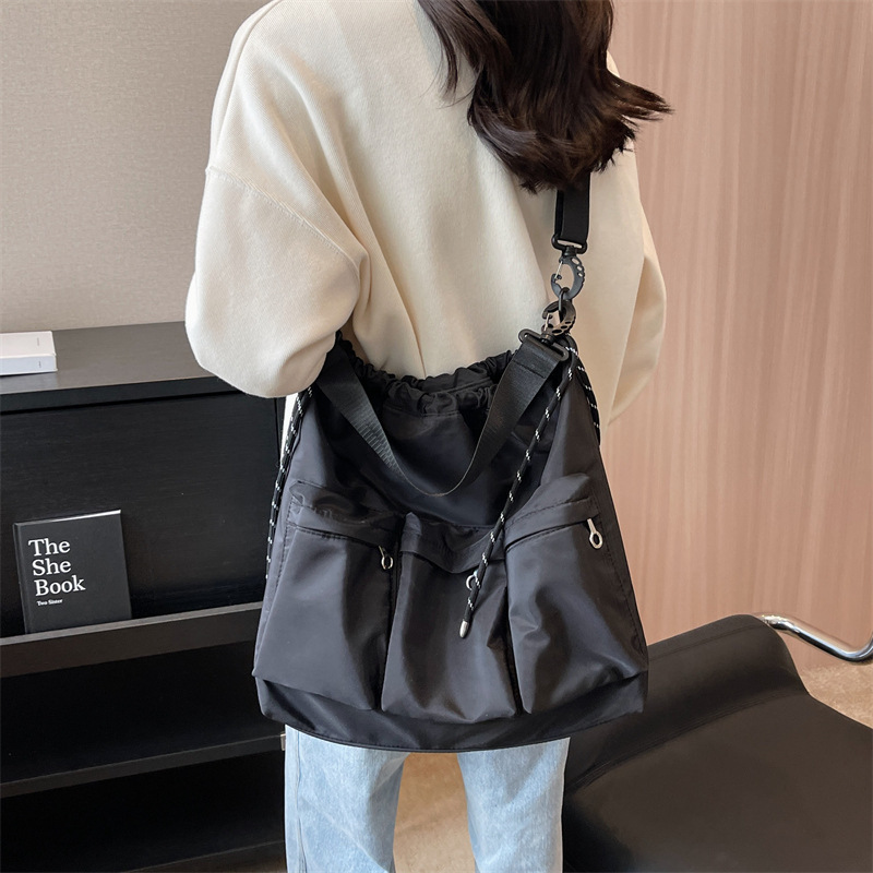 2025 New trend Winter Women s Shoulder Bag Trendy Fashion Large Capacity Simple Casual Student Crossbody Bag