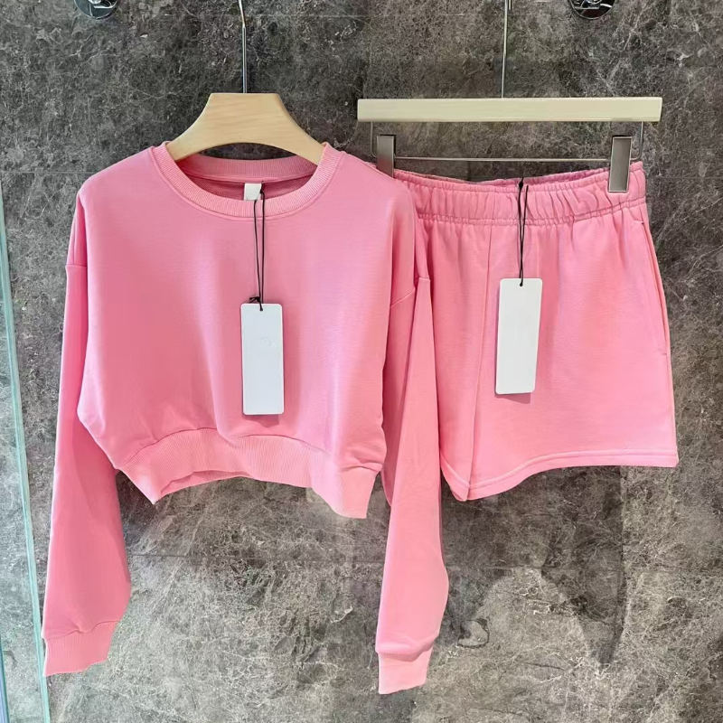 Designer Yoga Set Cropped Sweatshirts+Shorts Crew Neck Pullover Womens Short Tracksuit Studio-to-street Weekend City Jogger Sportswear with Chrome Logo