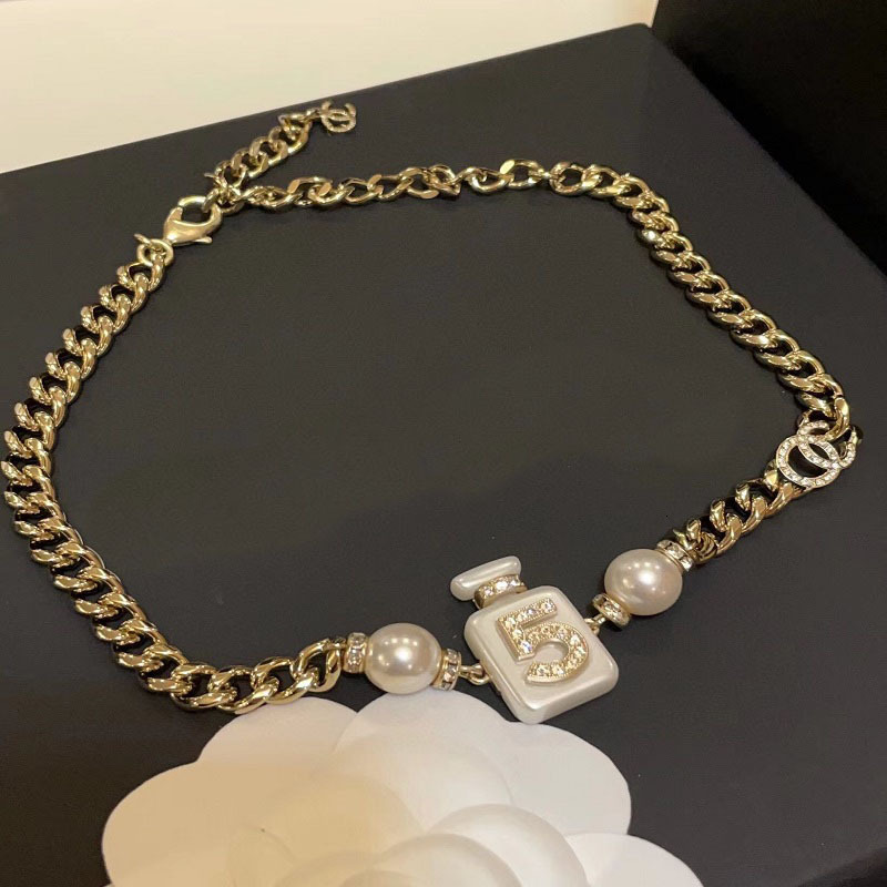 pendant necklaces designer luxury jewelry for men women gold silver woman minimalist highend design personality fashion versatile brass ma channels chanelly 9L66