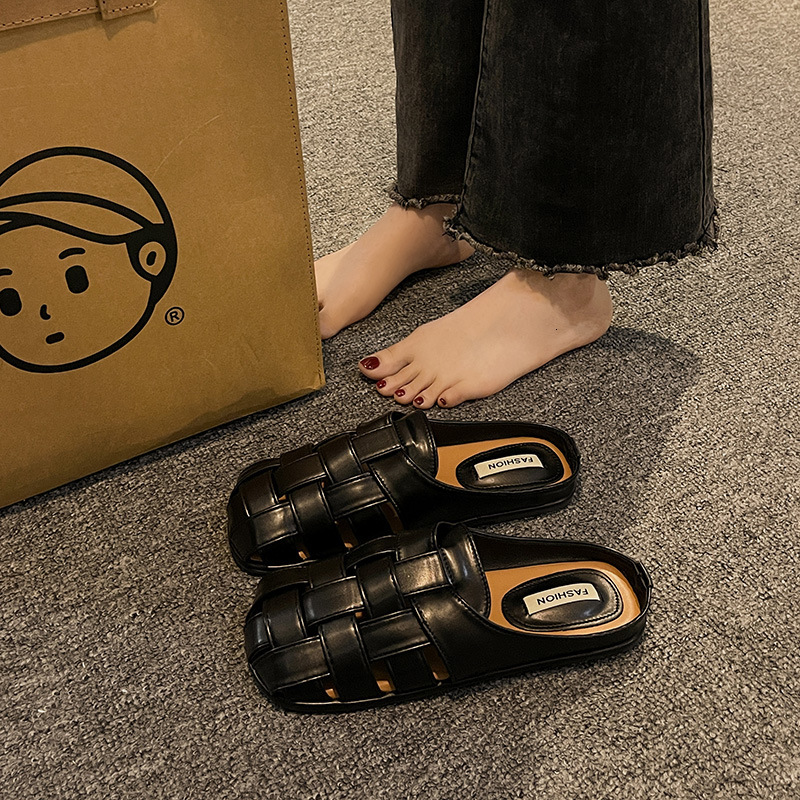 2025 New Designer Flat Sandals Summer Outdoor Beach Slippers Closed-toe Roman Shoes Fashionable Casual And Sexy Women's Shoes