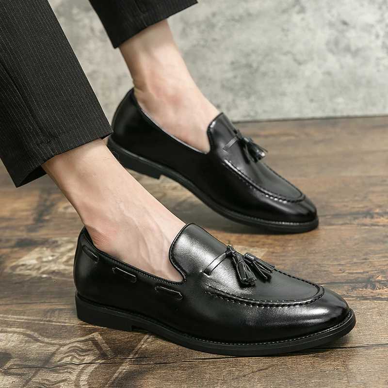 100% Genuine Leather Mens Brogues Shoes High Quality Social Leather Shoes British Tassels Formal Leather Men Wedding Business Dress Leather Shoes Male