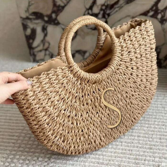 Luxury designer ladies woven vegetable baskets, shopping bags, summer seaside travel bags, airport bags, shoulder bags, crossbody bags, outdoor bags, work bags