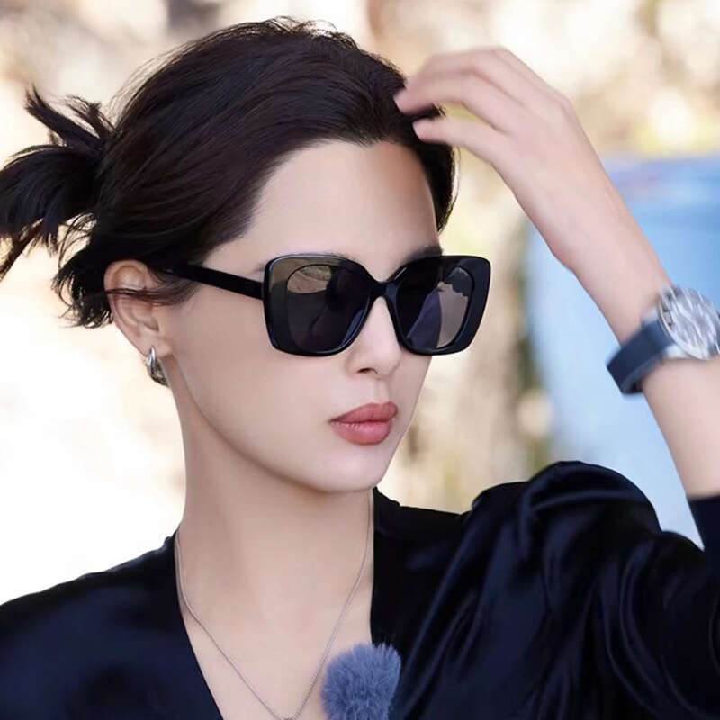 DHcollections Butterfly Cat-Eye Sunglasses UV400 Protection, Oversized Fashion Shades for Women (Black/Pink)