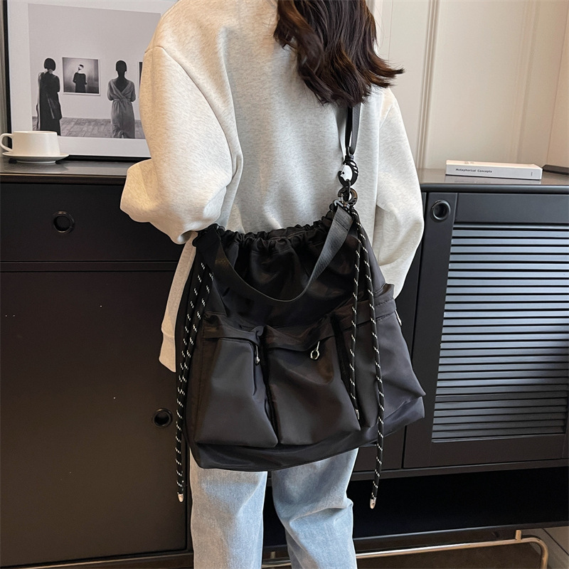 2025 New trend Winter Women s Shoulder Bag Trendy Fashion Large Capacity Simple Casual Student Crossbody Bag