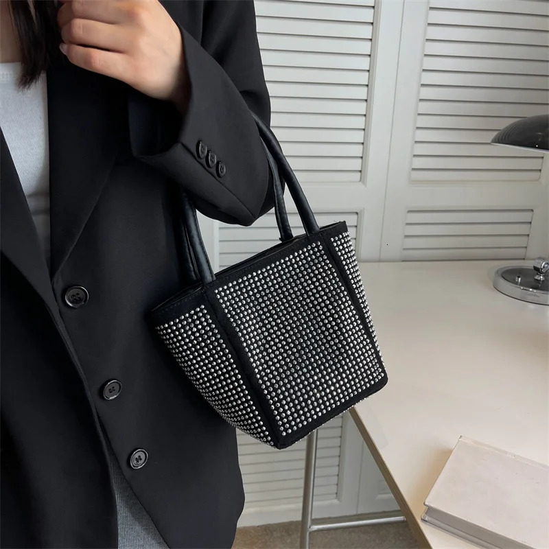Faionable Buet Bag Womens oulder Handbag Sparkling Diamond Summer Trendy Handbag Soft PU Material Zipper C... 250731