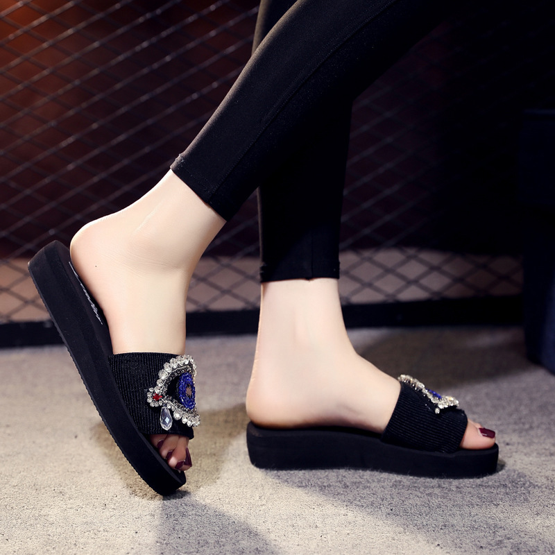 2025 Summer New Designer Outdoor Beach Flip-flops Rhine Stone Eye Anti-slip Flat Sandals Outdoor Women's Thick-soled Slippers