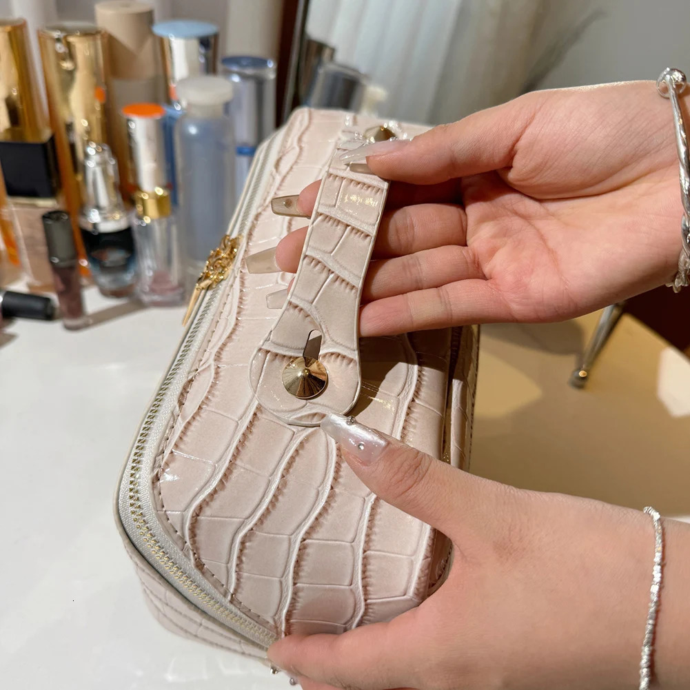 PU Leather Makeup Bag Travel Toiletry Bag Multi-Compartment Makeup Organizer Bag Skincare Holder Bag Women Cosmetics Handbag 250731