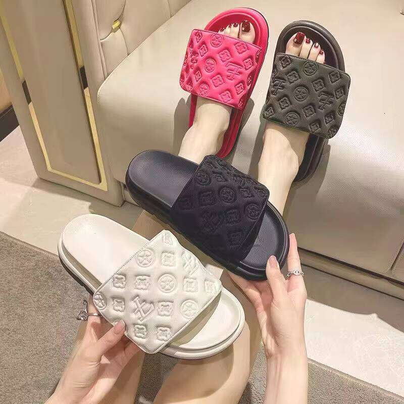 DHgadgets Luxurious Design Magic Pressed Beach for Men and Women, Fashionable Women's Sandals, Large Men's Slippers