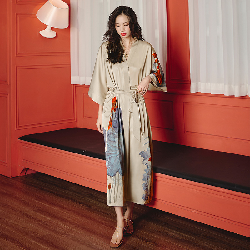 High - quality and light - luxury satin printed pajamas for women in summer. Plus - size light - luxury seven - quarter sleeves long - length cool - f