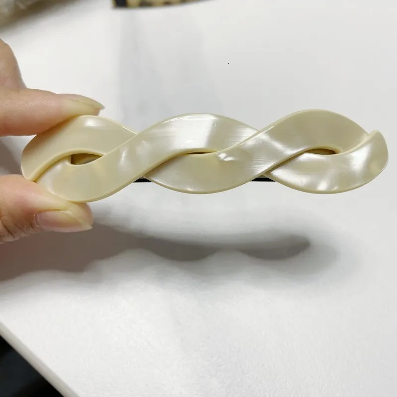 1pcs 9cm Twist French Hair Clips for Girls and Women Barrettes Hair Claw for Rolled Up Hairstyle Fashion Stylish Headwear 250730