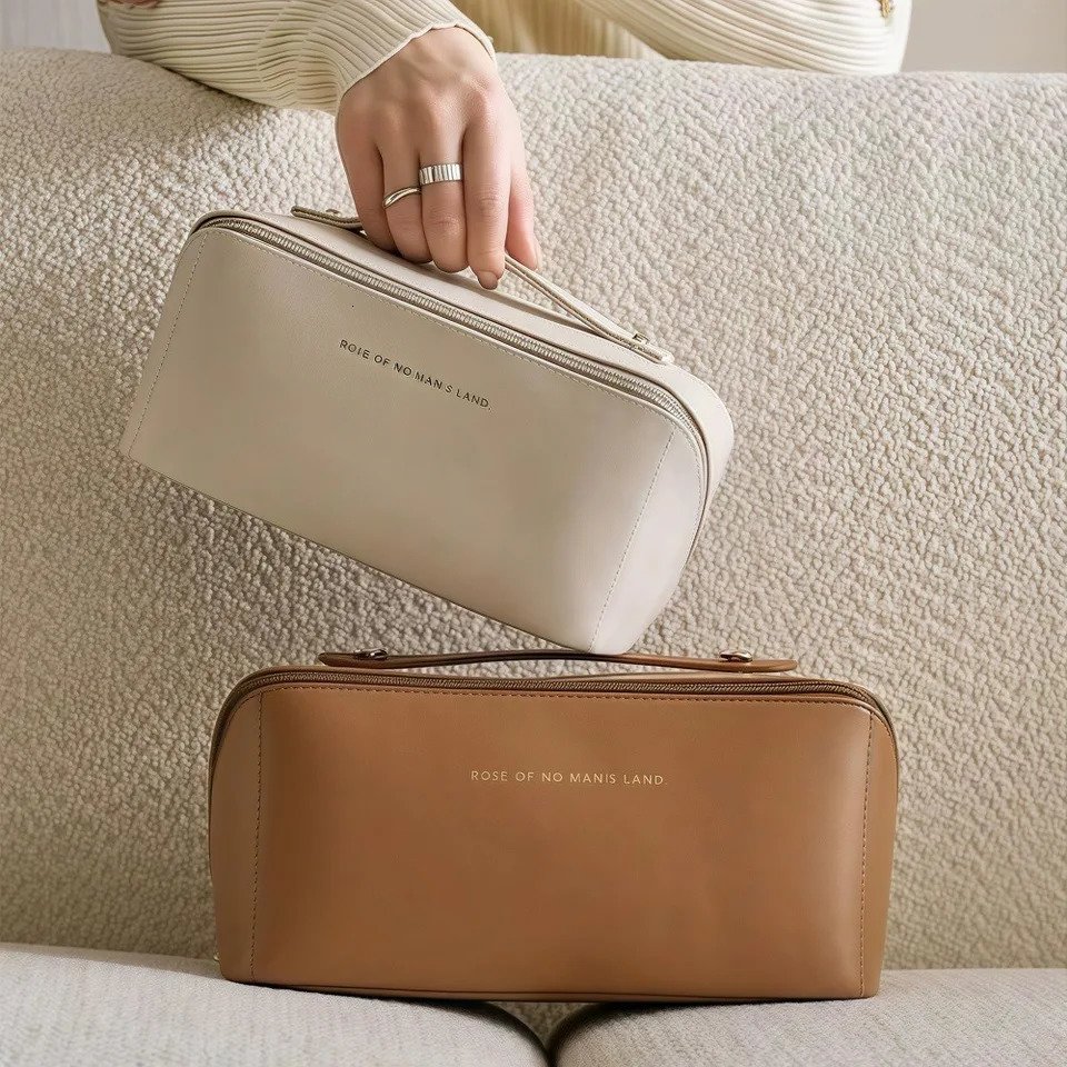 PU Cloud Makeup Bag Pillow Large Capacity Dedicated Portable Makeup Box Travel Washroom Bag Cosmetics Storage Bag.zwq 250731