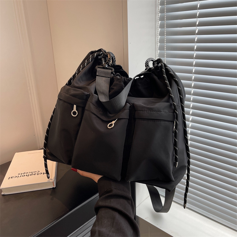 2025 New trend Winter Women s Shoulder Bag Trendy Fashion Large Capacity Simple Casual Student Crossbody Bag