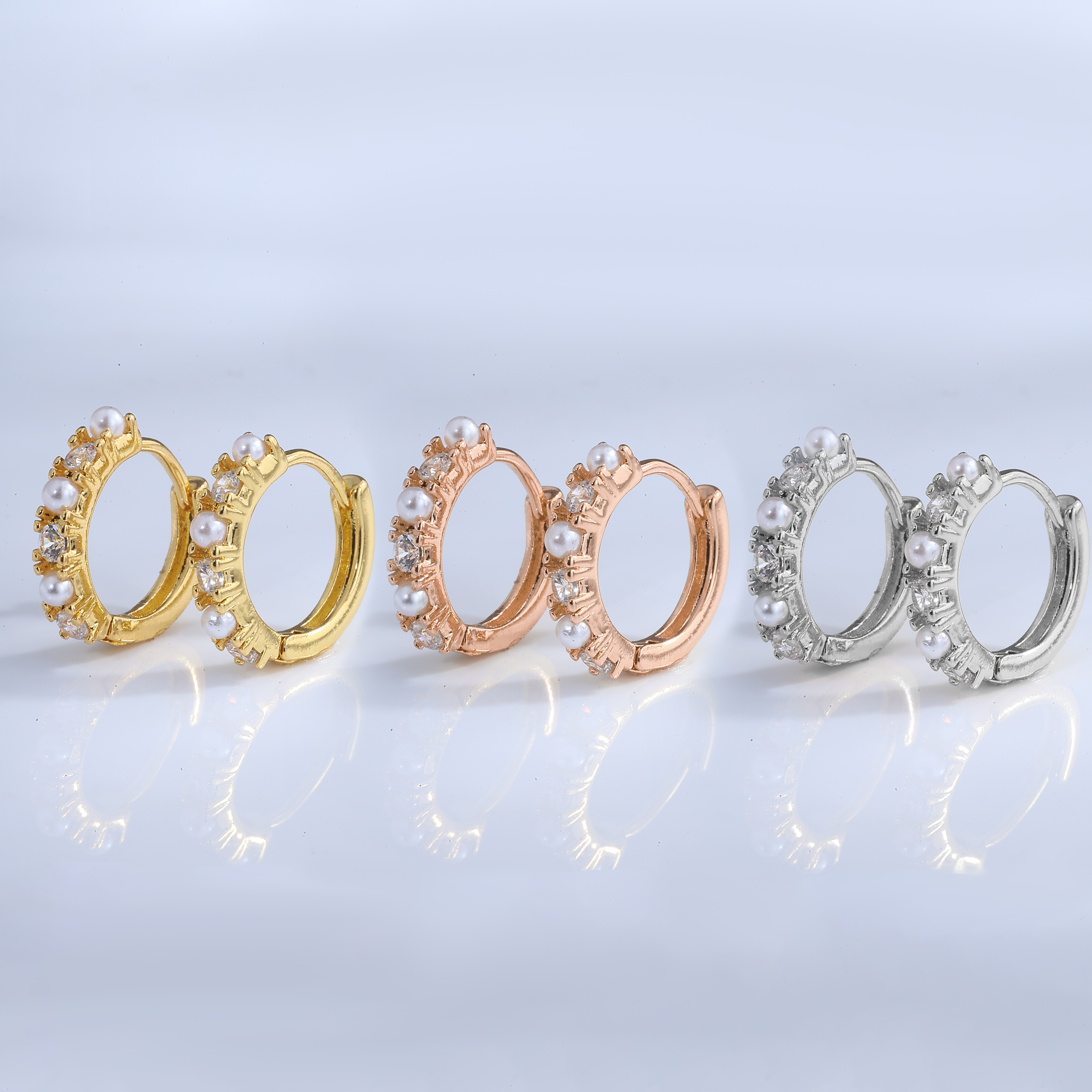 Cross border new copper inlaid zircon four leaf clover irregular earrings Fried Dough Twists earrings pierced jewelry